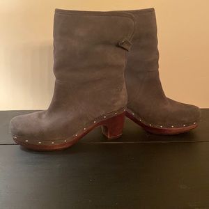 Ugg 3204 gray suede sheepskin fold over ankle booties